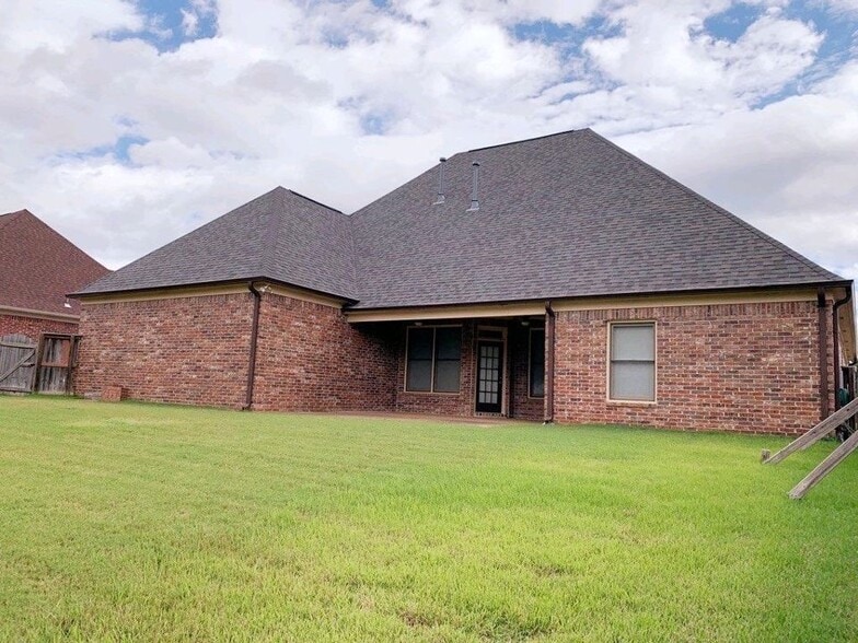 Building Photo - 1695 Berryhill Rd