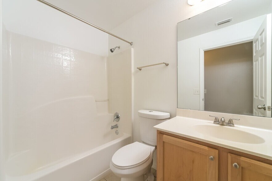 Building Photo - 3235 Hunters Chase Loop