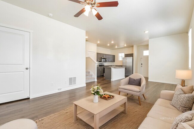 Building Photo - Townhome with Open Layout in Thornton