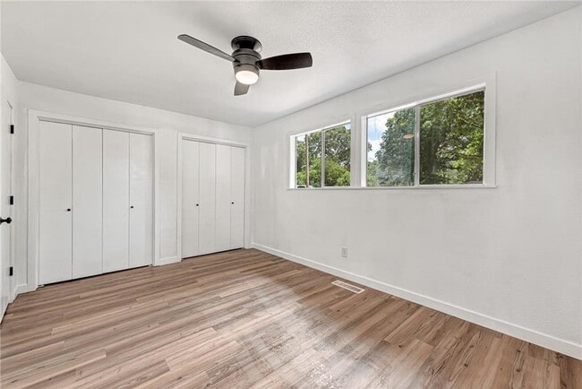 Building Photo - 6 Brompton Dr