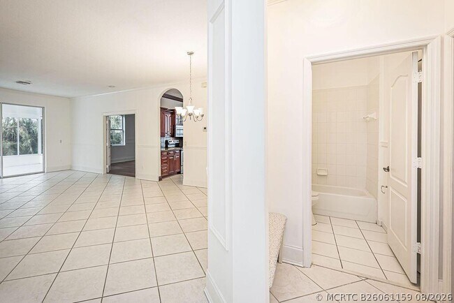 Building Photo - 10704 Oak Bend Way