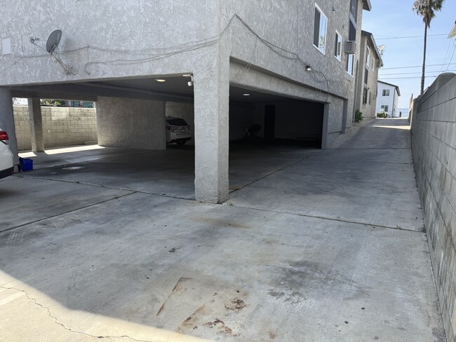 Building Photo - 620 N Benton Way