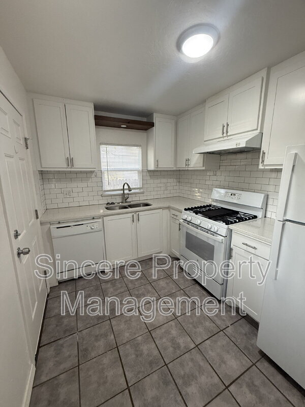 Building Photo - 517 S Midwest Blvd