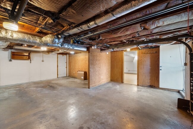 Building Photo - 4012 Oxbow Dr