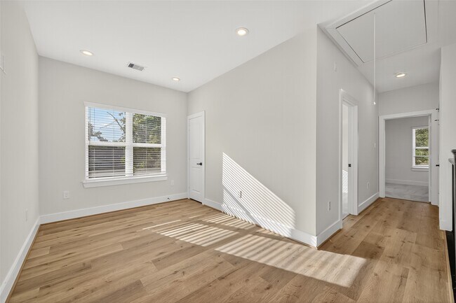 Building Photo - 808 Fortune St
