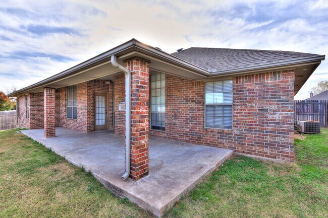 Building Photo - 500 Loyd Ln