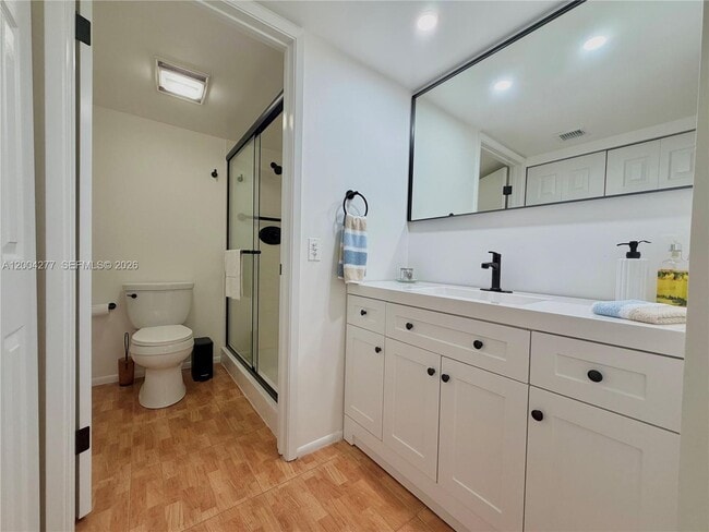 Building Photo - 1203 Bahama Bend