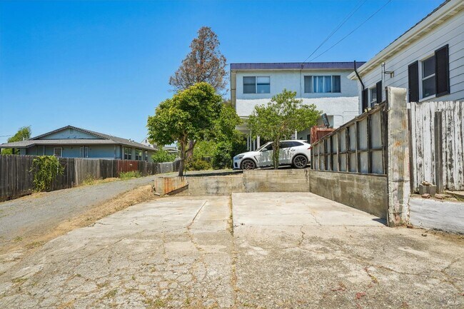 Building Photo - 517 Branciforte St
