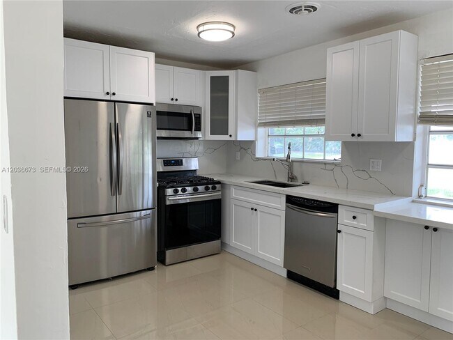 Building Photo - 2025 SW 84th Ct