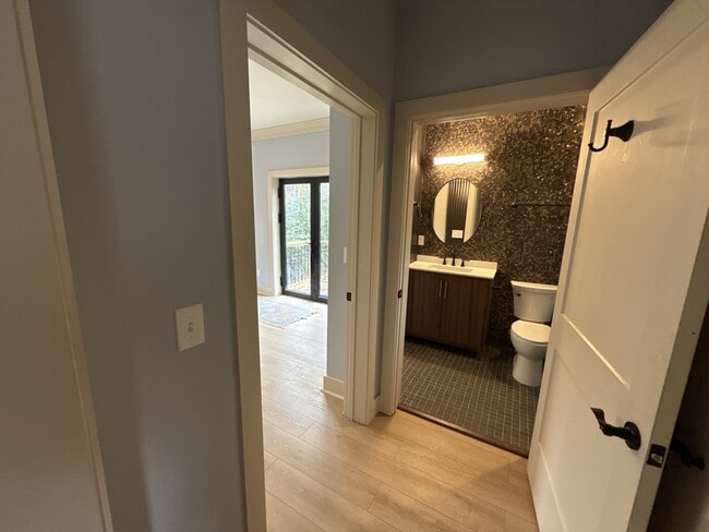 Building Photo - 1073 Hemphill Ave NW