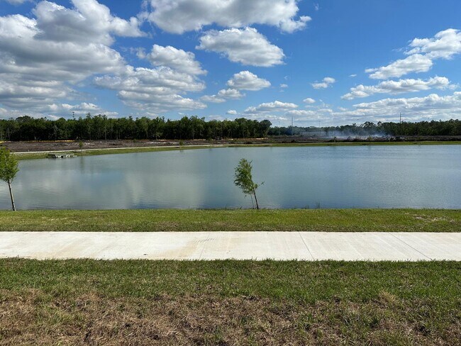 Building Photo - 4 Bed / 2.5 Bath Home – Available Septembe...