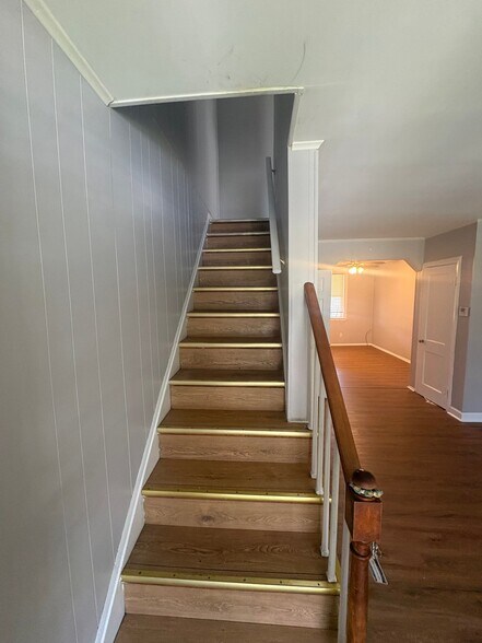 Building Photo - 333 N Grantley St