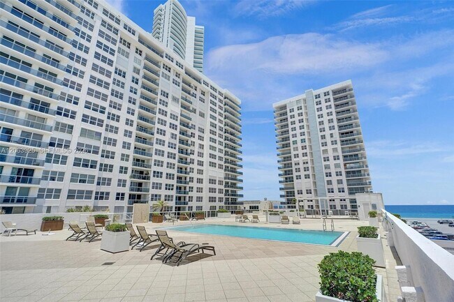 Building Photo - 2751 S Ocean Dr