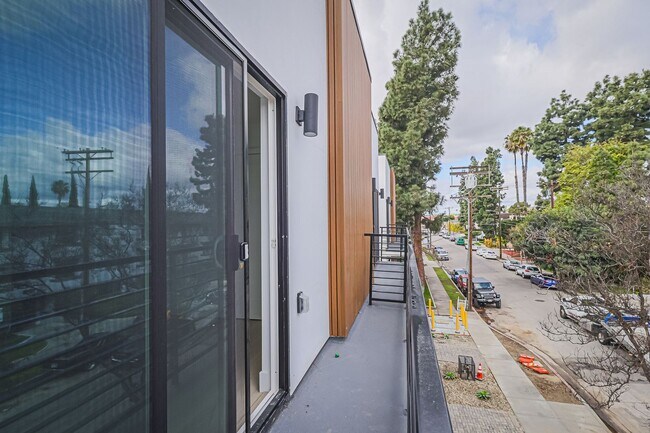 Building Photo - NEW CONSTRUCTION LUXURY 4 BED TOWNHOMES WITH ROOF DECKS