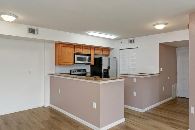 Building Photo - 281 SW Palm Dr