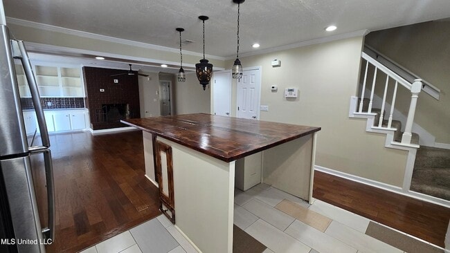 Building Photo - 933 Glastonbury Cir