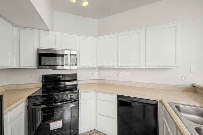 Building Photo - 280 S Elizabeth Way