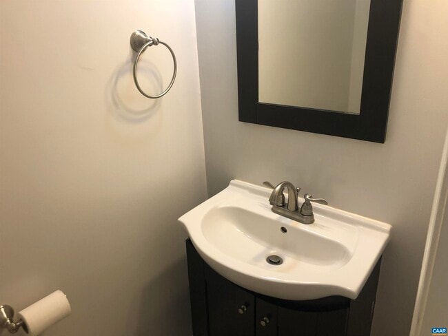 Building Photo - 206 Greentree Park