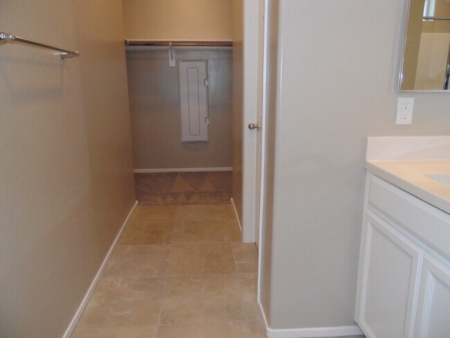 Building Photo - Mountains Edge Townhome
