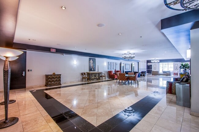 Building Photo - Absolutely stunning high rise loft at Metr...