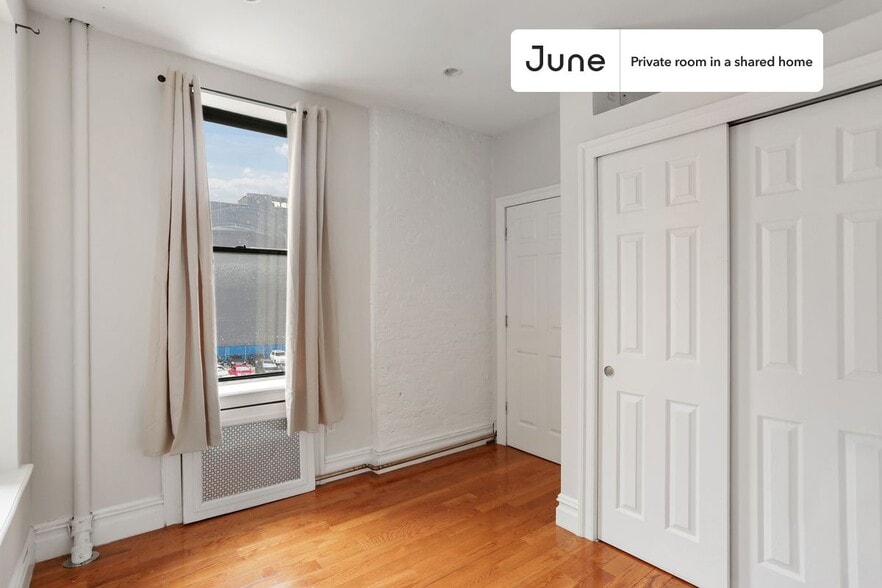 Building Photo - Room in Shared 2 bed/1 bath home