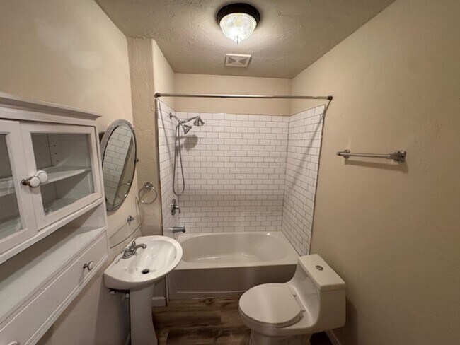 Building Photo - 2 bed one bath, great outdoor features, great location close to all Norman has to offer!