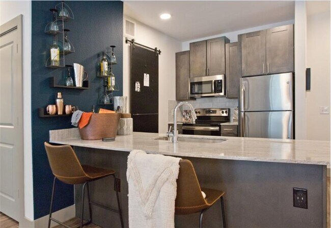 Building Photo - 1212 E 5th St.