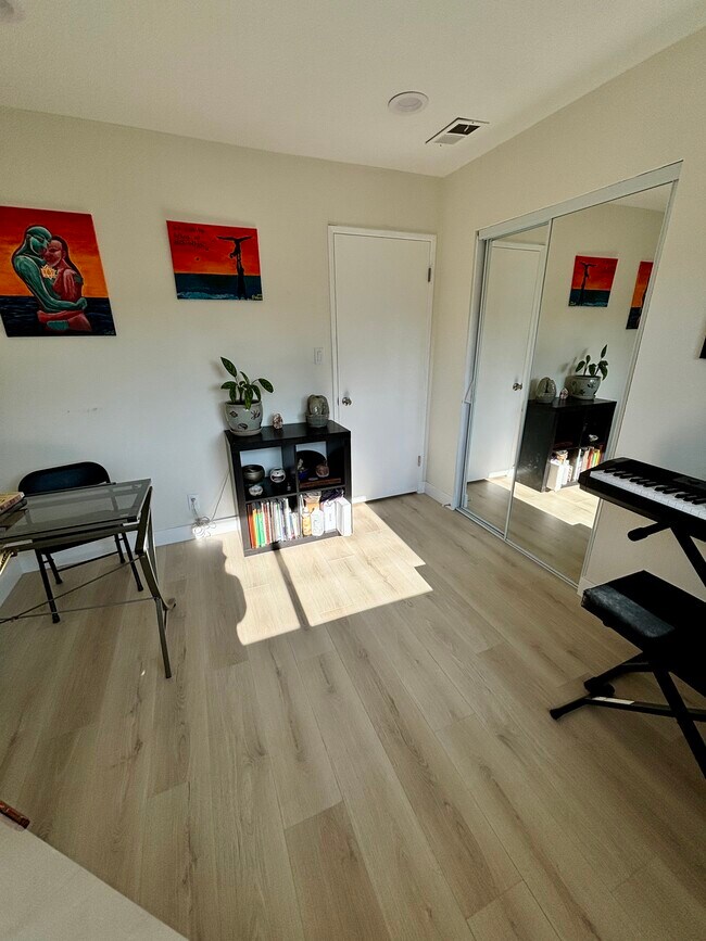 Building Photo - 1333 Currant Ave