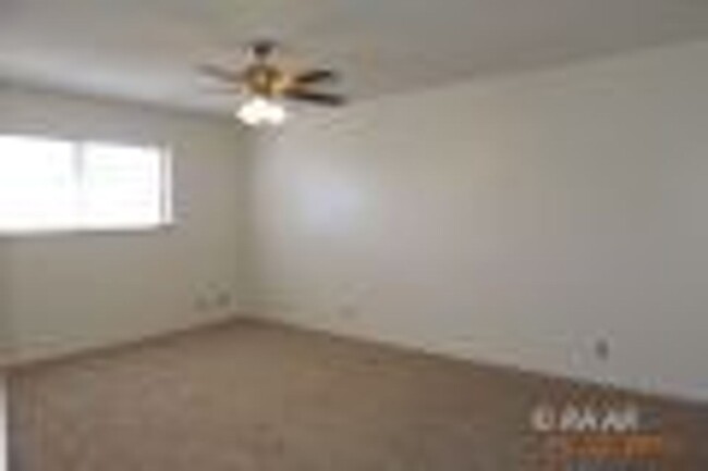 Building Photo - Charming Green Acres Condo – $1,350/mo | 2...