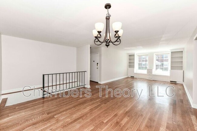 Building Photo - 3057 S Buchanan St