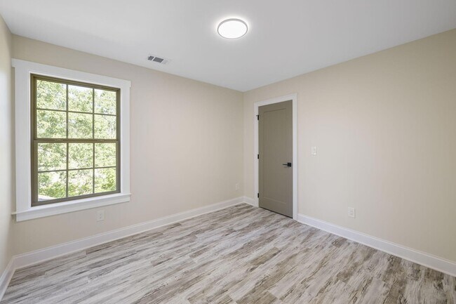 Building Photo - 54 Battlebluff Dr