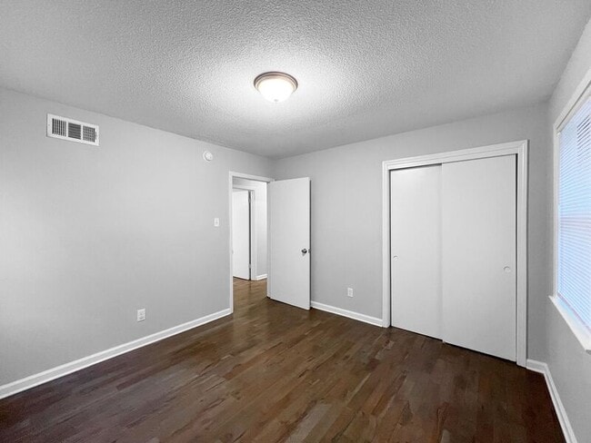 Building Photo - 5357 Queen Anne Dr
