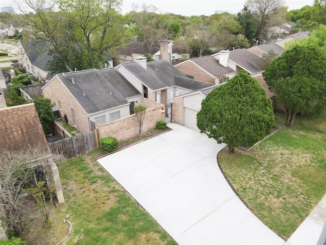 Building Photo - 2023 Woodland Springs St