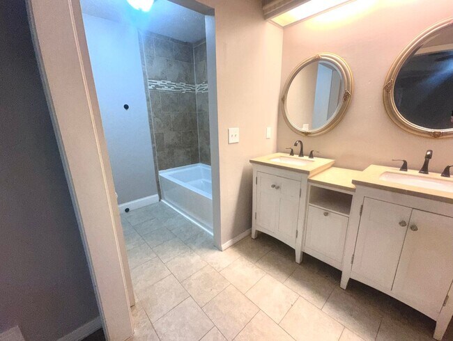 Building Photo - Spacious 4/2 on Corner Lot for Rent in Bra...