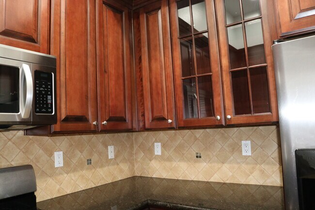 Building Photo - 4904 Laurel Canyon Blvd