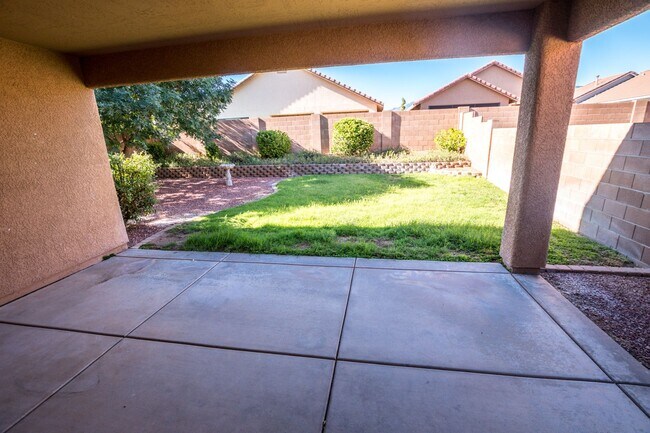 Building Photo - Charming 4 Bedroom, 3 Bath Home, with 2 Ca...