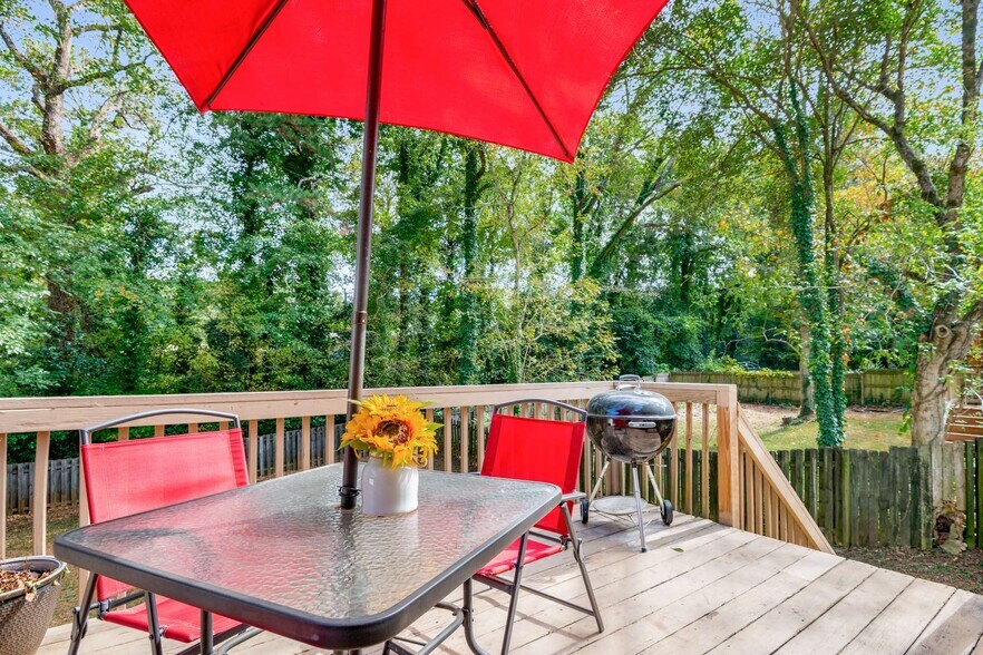 Building Photo - 2046 Settle Cir SE