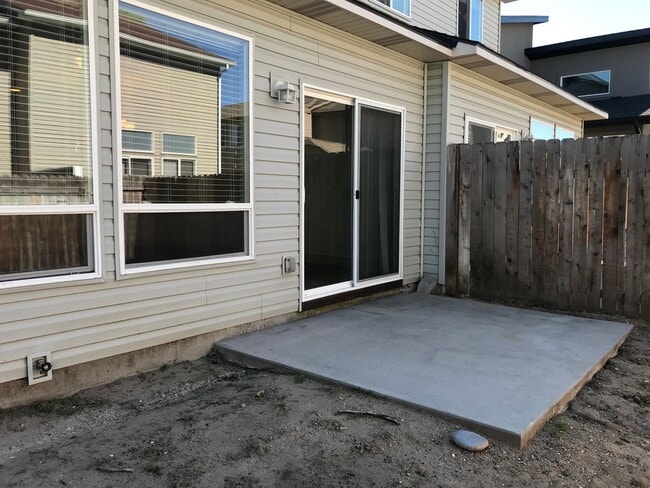 Building Photo - Boise Townhome Near BSU| EARLIER MOVE IN DATE UPON REQUEST