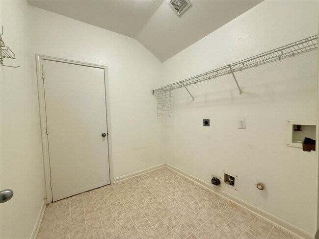 Building Photo - 522 Cedar Branch Dr