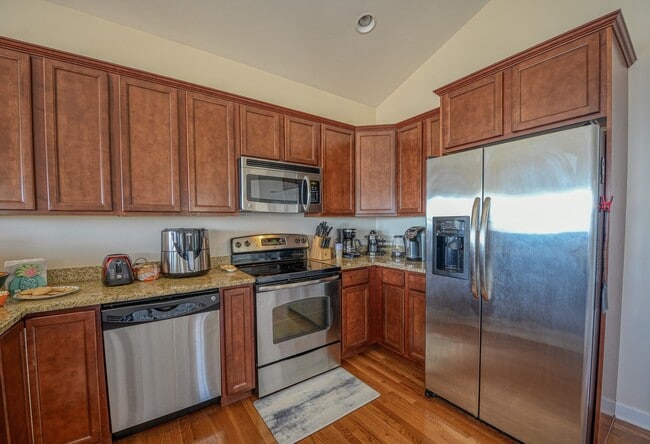 Building Photo - Loves Holiday @ 3279 Island Dr