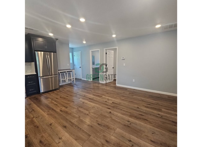 Building Photo - Gorgeous 1 Bedroom, 1 Bathroom Home Availa...