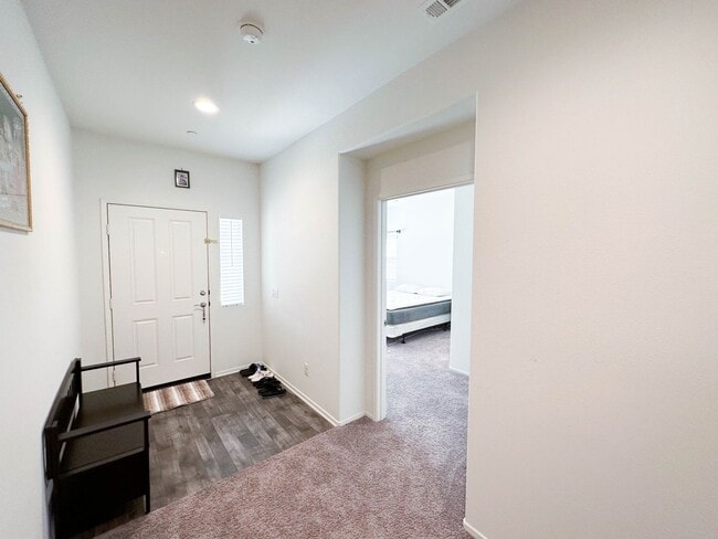 Building Photo - COMING SOON! * RARE OPPORTUNITY * SENIOR (55+) ROOM FOR RENT IN PRISTINE GATED COMMUNITY IN MENIFEE!