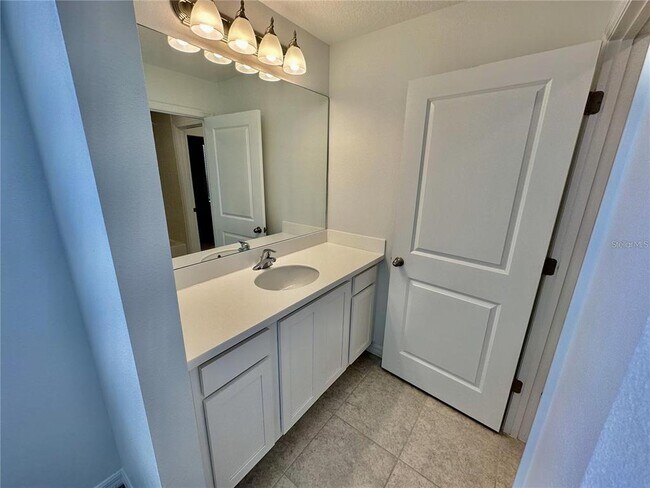 Building Photo - 1707 Sanibel Dr