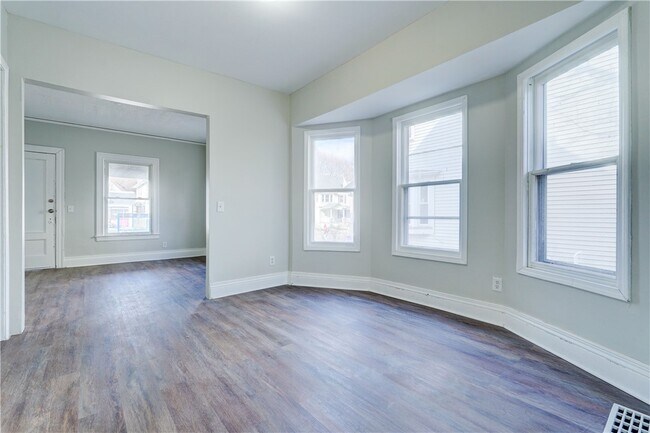 Building Photo - 461 Parsells Ave