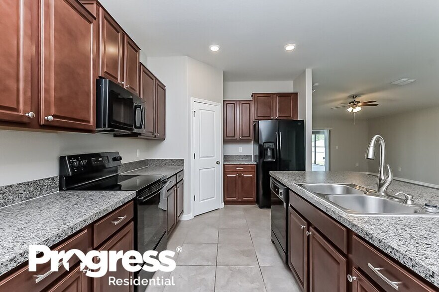 Building Photo - 11222 Leland Groves Dr