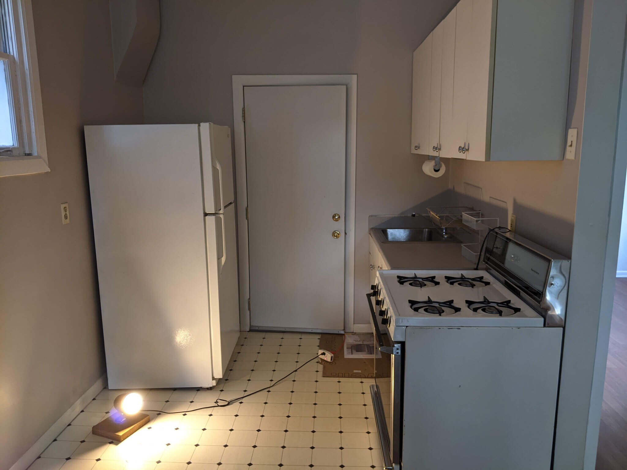 Kitchen full view - 1427 N Elk Grove Ave