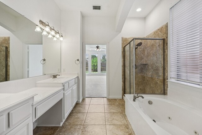 Building Photo - 11295 Apple Valley Dr