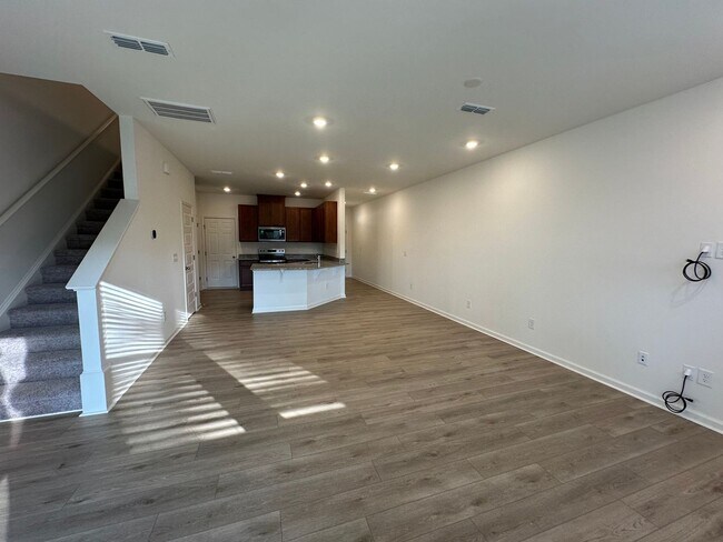 Building Photo - 166 Parker Ln