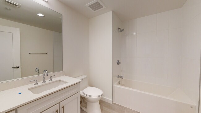 Building Photo - 920 N Osceola Ave