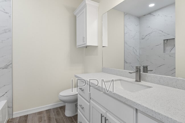 Building Photo - 485 Trumpet